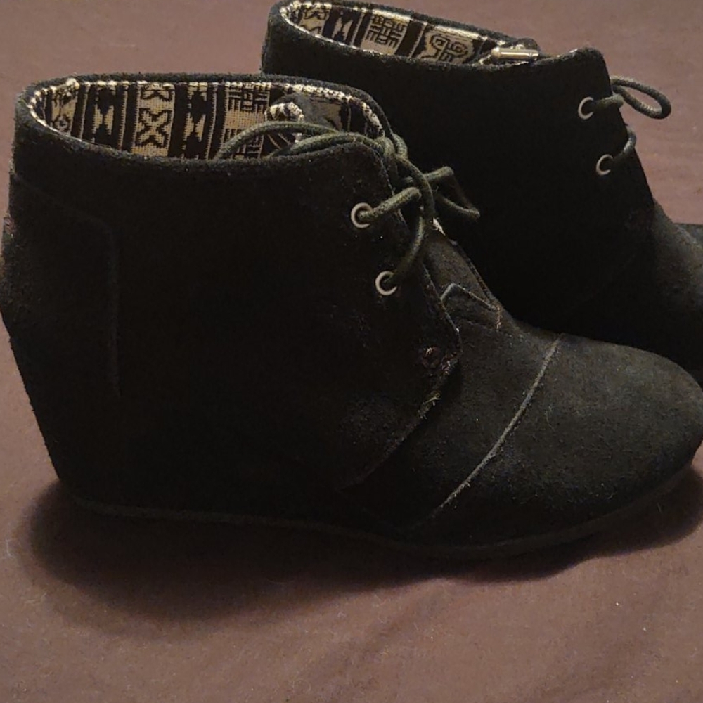 Toms Wedge Black Booties Size 8.5